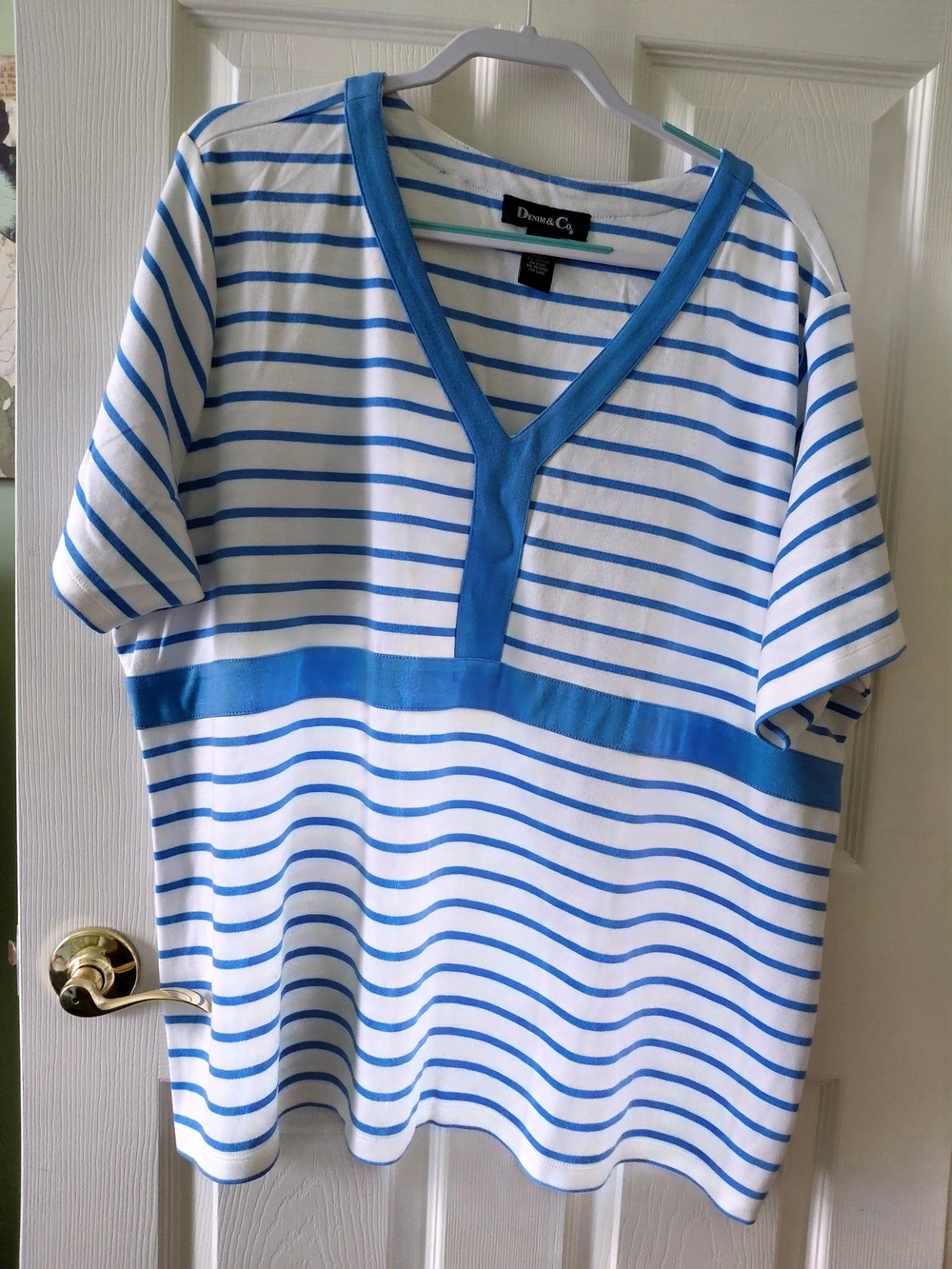 Denim&Co White and Blue Striped V-Neck Tunic Top